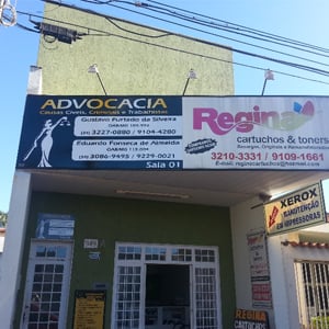 Em terra mineira, na cidade Uberlândia, a deusa Themis ilustra a fachada do escritório. 