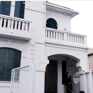 A arquitetura clássica, mas toda reformada e modernizada, realça o escritório de Aracaju/SE.