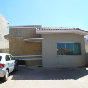 Para os clientes da banca de Pompéia/SP, uma comodidade : um amplo estacionamento.